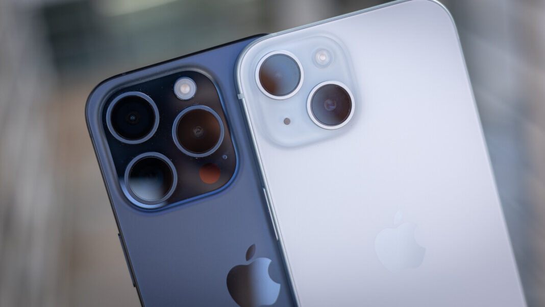 Microscopic image shows a significant size difference between iPhone 15 and 15 Pro